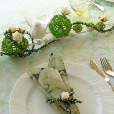 Tischdekoration In Weiss Grun Fur Hochzeit Gunstig Und Einfach Zum Ba