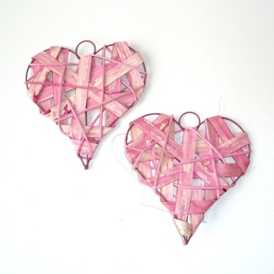 Herzen aus Palmblatt mit Rattan rosa 10 cm mit Aufhänger VE 2 Stück