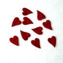Filz Herzen, kreative Streuherzen aus Filz, leicht gew&ouml;lbt, spitze Form, beidseitig rot 10 Stk, L 4,5 x B 3 cm