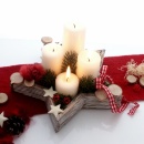 Adventsgesteck aus Naturfloristik, Schale sternform aus Holz, mit vier Kerzen