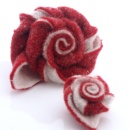 Filzrosen aus echter Schafwolle, VE 2 Stk, Nur 5,90 Euro, von Hand angefertigt. rot weiß