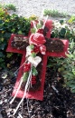 Grabschmuck Kreuz aus Rebe mit Filzrosen und Filzband...