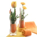 Tischdeko gelb orange, mit Frühlingsblumen und...