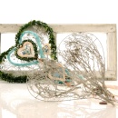 Dekoherz mit wei&szlig;en Zweigen, auf stabieler Drahtform, Gr. 30 x 30 cm, f&uuml;r Hochzeit, Muttertag, T&uuml;rschmuck
