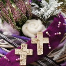 Pflanzschale für das Grab,mit Filzrosen und Wollkordeln in lila, fliede,brombeer. Modernes Grabgesteck selber machen