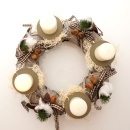 Adventskranz mit Kerzenhalter natur, braun und weiß modern dekoriert im Landausstiel. Zum selber machen