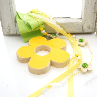 Türhänger mit Holzblumen gelb u. Stoffband für Türschmuck & Fensterschmuck Gr. 49 x 12 cm VE 1 Stück, gelbe Blume grünes Band