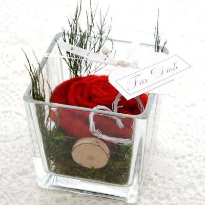 Filzrosen, Rose aus Filz in Glasvase dekoriert. Ein schönes Geschenk und eine tolle Deko für den Tisch