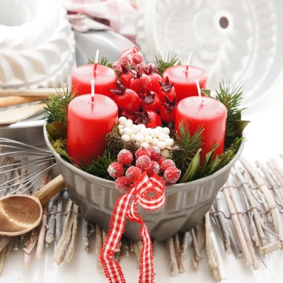 Adventskranz im landhausstil, rot weiÃe landhaus deko selber ... Landhausstil deko