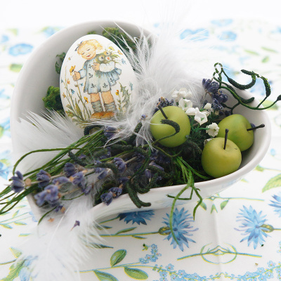 Tischdeko Ostern mit Handbemalten Ostereier in Herzschale aus Keramik sehr natürlich