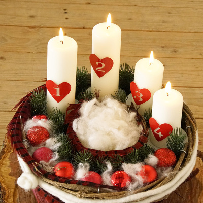 DIY Adventskranz rustikal in rot weiß selber machen