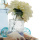 Tischdeko Sommer mit Glasflaschen und Muscheln blau weiß im Vintage stil