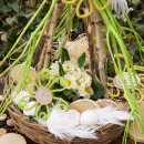 Pflanzschale Frühjahr mit Zweigen und Deko Blumen selber dekorieren