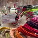 Herzen basteln aus Wolldraht Glimmer, Basteln mit Kinder, Filzherzen