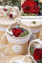 Rosenbox mit echter Rose präpariert und Trockenblumen in Geschenkschachtel rot weiß