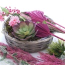Pflanzring Grabgesteck mit Trockenblumen, Kiefernzweige und haltbare Blumen, rosa natur selbermachen