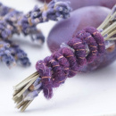 DIY Herbsteller mit Wollband, Lavendel, Zweigen, moderne Herbstdeko