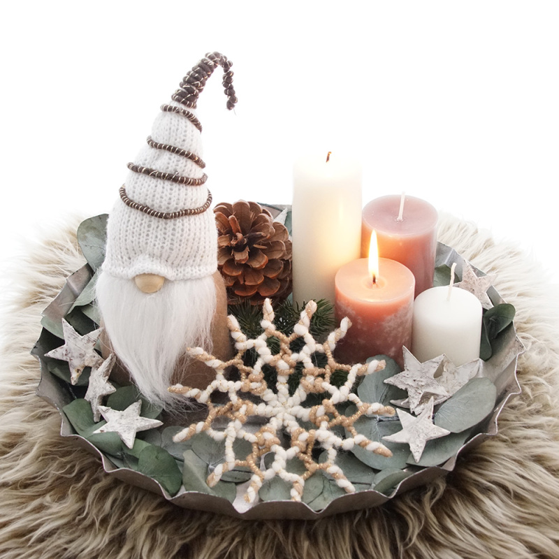 DIY Adventsteller mit Wichtel, moderne Adventsdeko in natur, gold, cre