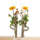 Frühlingsdeko mitTrockenblumen und Glasvasen