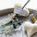 DIY Tischdeko Kommunion | Konfirmation selber machen mit Trockenblumen blau, weiß, grün