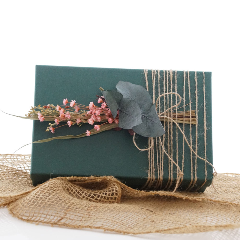 Geschenke verpacken mit Trockenblumen Floristik