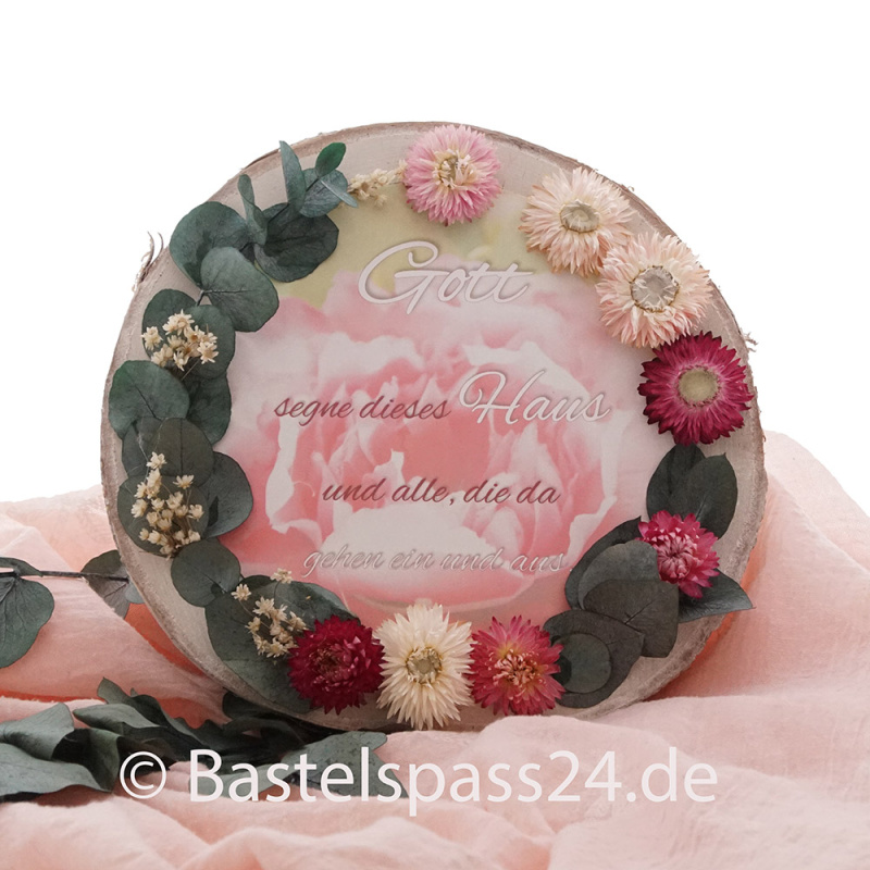 Geschenk mit Trockenblumen auf Holzscheibe mit Spruch und Foto selber