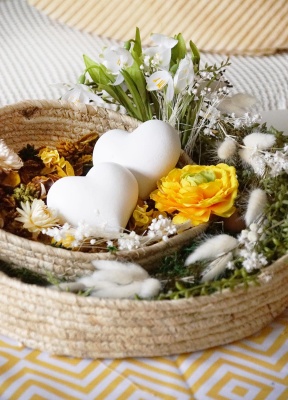 Frühlingsdeko und Osterdeko mit Trockenblumen natürlich und traditione