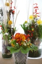 Glasvasen dekorieren mit Blumen und Trockenblumen...