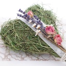 DIY Tischdeko mit Rosen, Lavendel getrocknet und Heuherz...