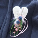 Anstecker Hochzeit mit Trockenblumen auf Filzherz, rosa blau weiß selber machen