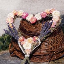 Muttertag Herz mit Strohblumen, Blumen getrocknet, Blumenherz DIY Geschenkidee