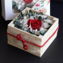 Rosen konserviert in Rosenbox Geschenkverpackung 1 Rose mit Eukalyptus und Lagurus