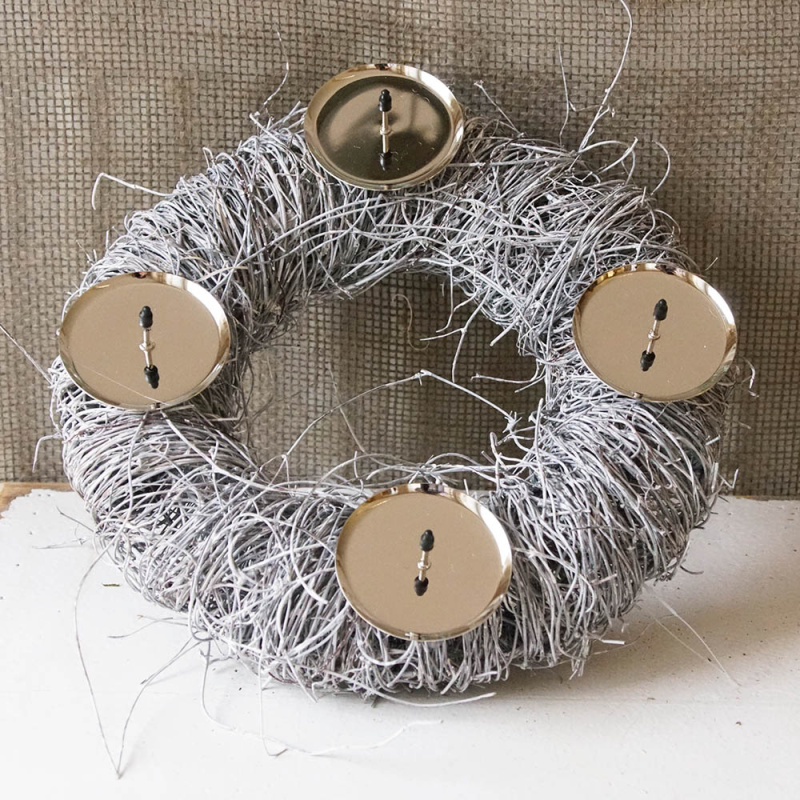 Adventskranz grau weiß 25 cm mit Kerzenhalter silber