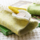 DIY Geschenkidee Ostern Schokoladenverpackung aus Wollfilz