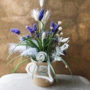 Blumendeko im Pappbecher als Geschenkidee aus dem Garten