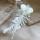 Anstecker Hochzeit, Hochzeitsanstecker aus Trockenblumen weiß, Boho Style selbermachen