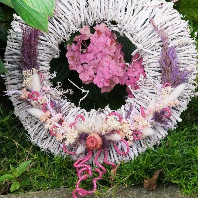 Loop Kranz flach mit Trockenblumenmix dekorieren