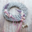 Loop Kranz flach mit Trockenblumenmix dekorieren