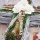 DIY Grabkreuz aus Rebe geweißt mit Holzrosen und Wollfilz, haltbarer Grabschmuck