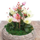 DIY Grabgesteck in Pflanzschale aus Rebe geweißt mit Christrosen, Trockenblumen und Herz