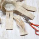 Adventskranz mit Windlicht auf Holzteller moderne Weihnachtsdeko mit Wollfilz