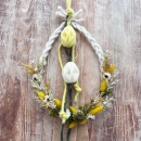 DIY Türschmuck Frühling Ostern mit Trockenblumenmix auf Wollzopf