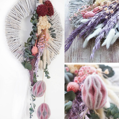 DIY Türschmuck Frühling mit Trockenblumenmix auf Rebenkranz flach