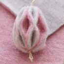 DIY Türschmuck Frühling mit Trockenblumenmix auf Rebenkranz flach