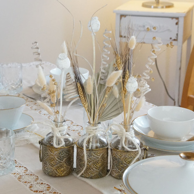 Tischdeko Boho Vintage natur modern mit Trockenblumen und Glas