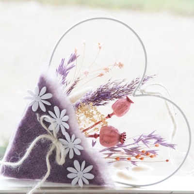 Metall Herz Deko mit Trockenblumen und Wollfilz rosa flieder