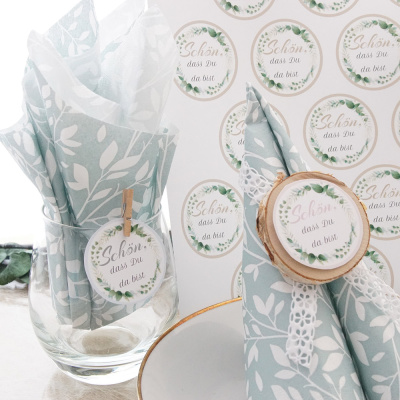 Tischkarten rund blau weiß mit Eukalyptus Motiv, 18 x auf DIN A 4 Bogen, Text Schön dass Du da bist,