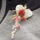 DIY Anstecker Hochzeit mit Trockenblumen und Filz - Stofferzen modern in altrosa - creme selbermachen