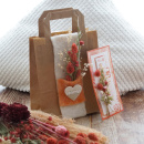 DIY Geschenktasche mit Trockenblumen und Wollband...