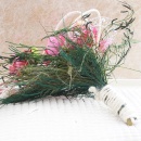 Blumenstrauß für Hochzeit, Muttertag, Geburtstag haltbar mit Seidenblumen und präparierte Gräßer in Herzmanschette